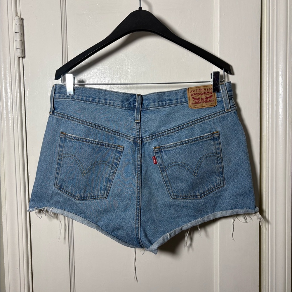 Levi’s 501 Denim Cutoff Distressed Women’s Shorts - Picture 3 of 4